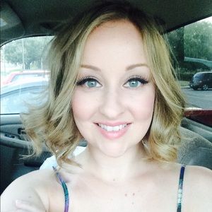 Meet your Posher, Abbey